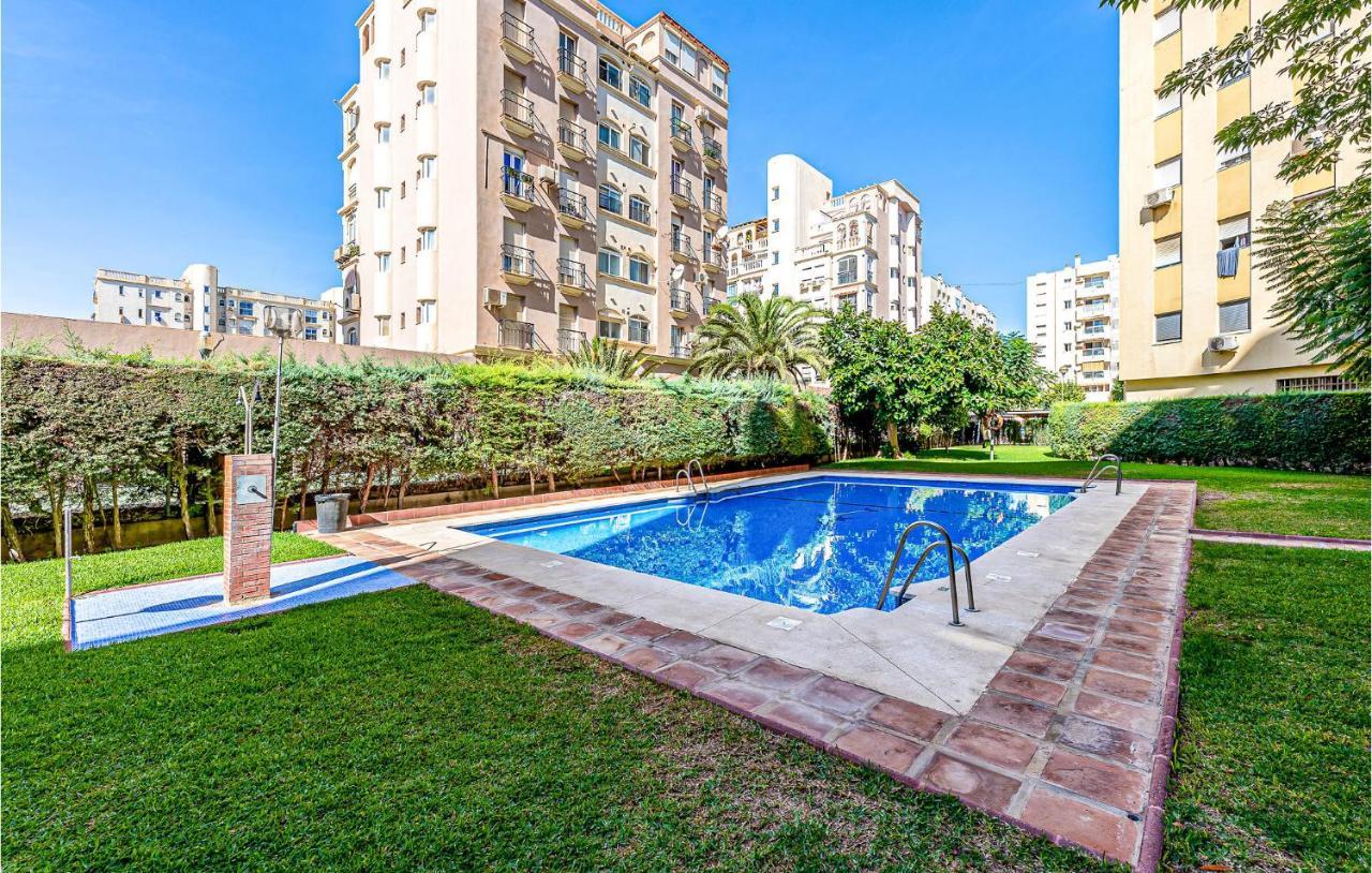 4 Bedroom Nice Apartment In Τορρεμολίνος Εξωτερικό φωτογραφία