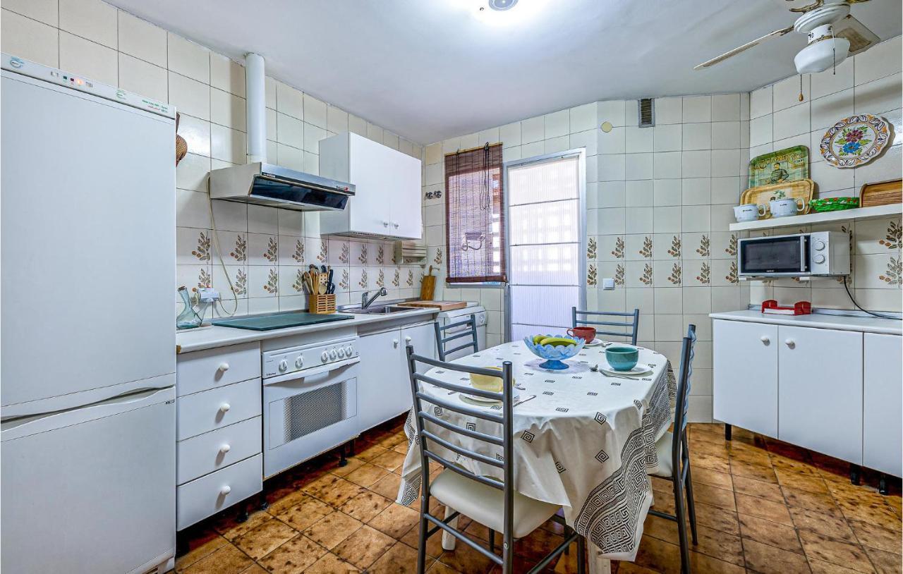 4 Bedroom Nice Apartment In Τορρεμολίνος Εξωτερικό φωτογραφία