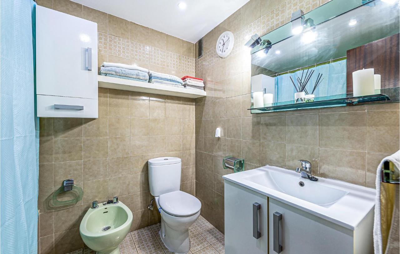 4 Bedroom Nice Apartment In Τορρεμολίνος Εξωτερικό φωτογραφία