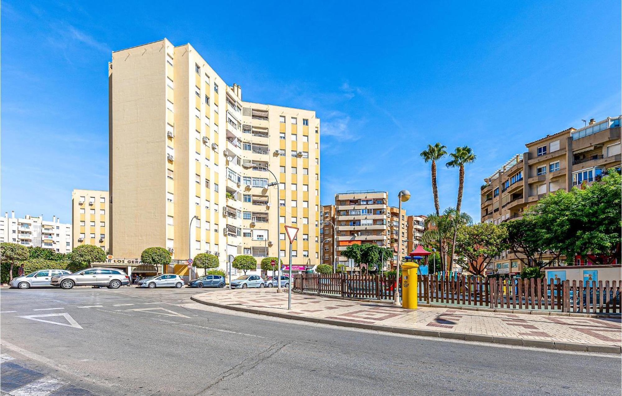 4 Bedroom Nice Apartment In Τορρεμολίνος Εξωτερικό φωτογραφία